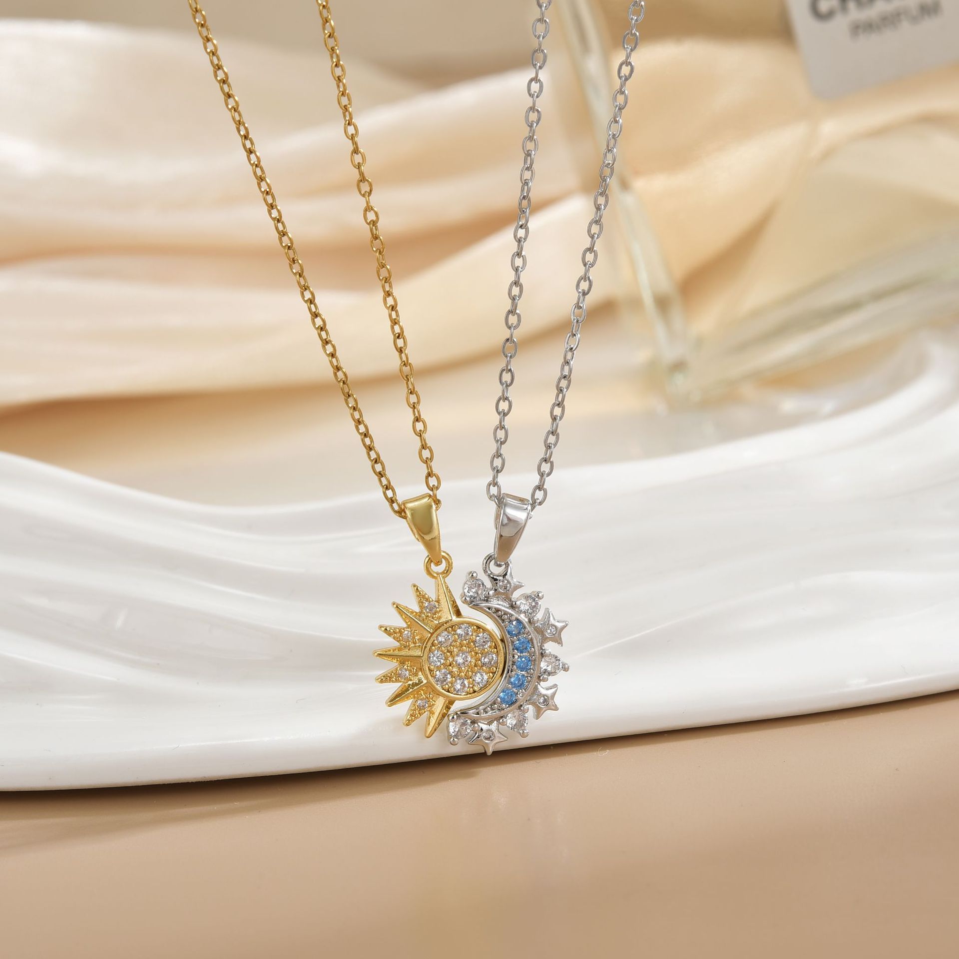 Magnetic Couple Matching Necklaces - Collane magnetiche per coppie Sole e