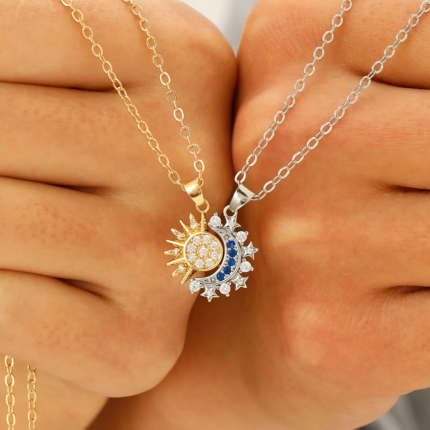 Magnetic Couple Matching Necklaces - Collana con ciondolo sole luna con