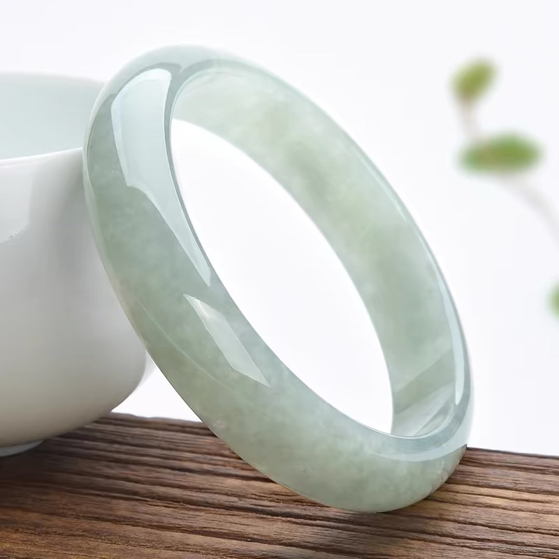 Bracelets - Bracciale da donna in giadeite cerosa