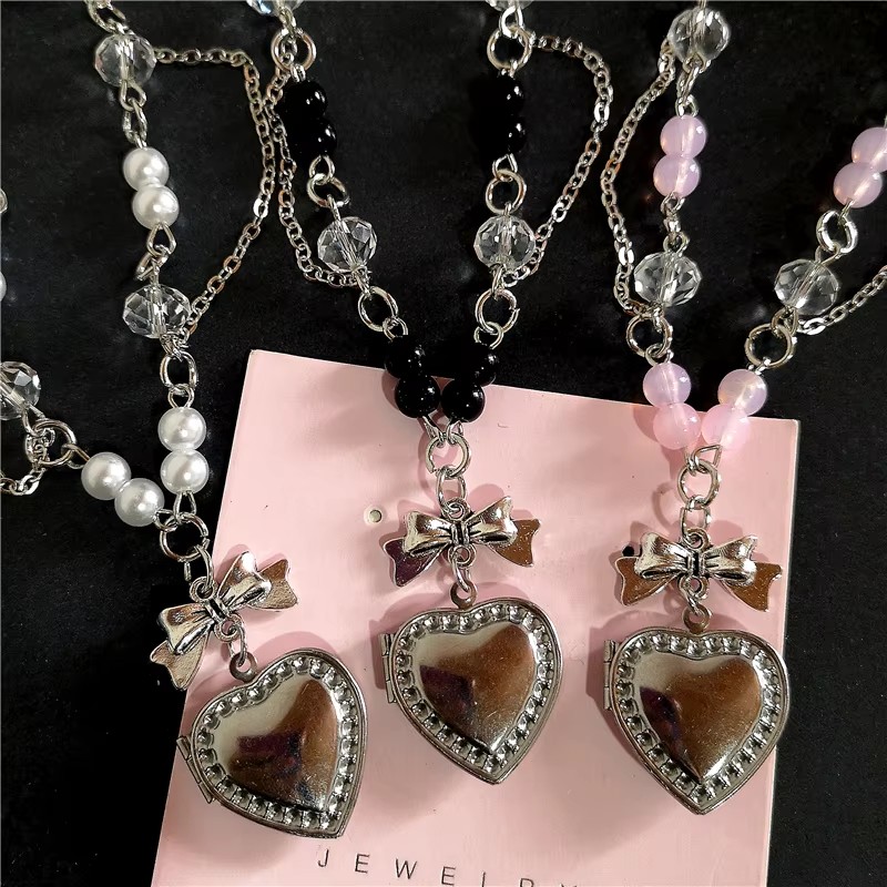 Heart Locket Necklace Photo - Goth Y2K Ciondolo con medaglione a