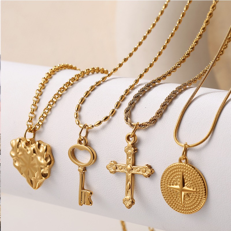 Ciondolo in acciaio inossidabi - Cross Pendant Necklace Gold recensione e prezzo