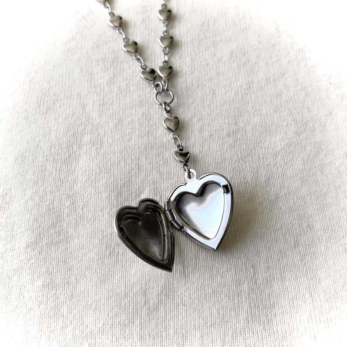 Collana a catena con rosario L - Heart Locket Necklace Photo recensione e prezzo