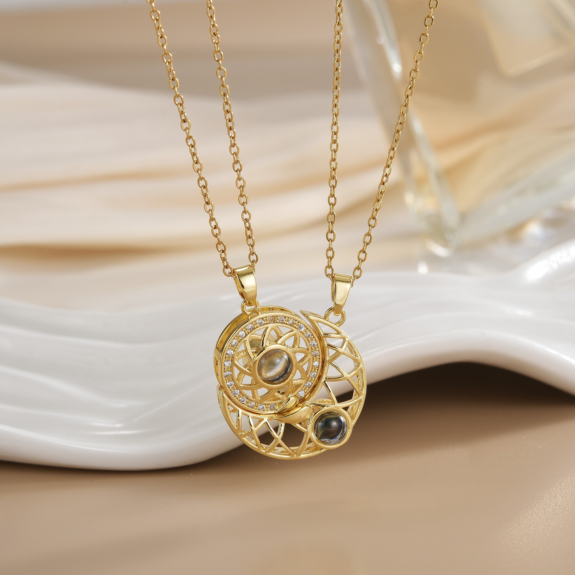 Collane magnetiche per coppie  - Magnetic Couple Matching Necklaces recensione e prezzo