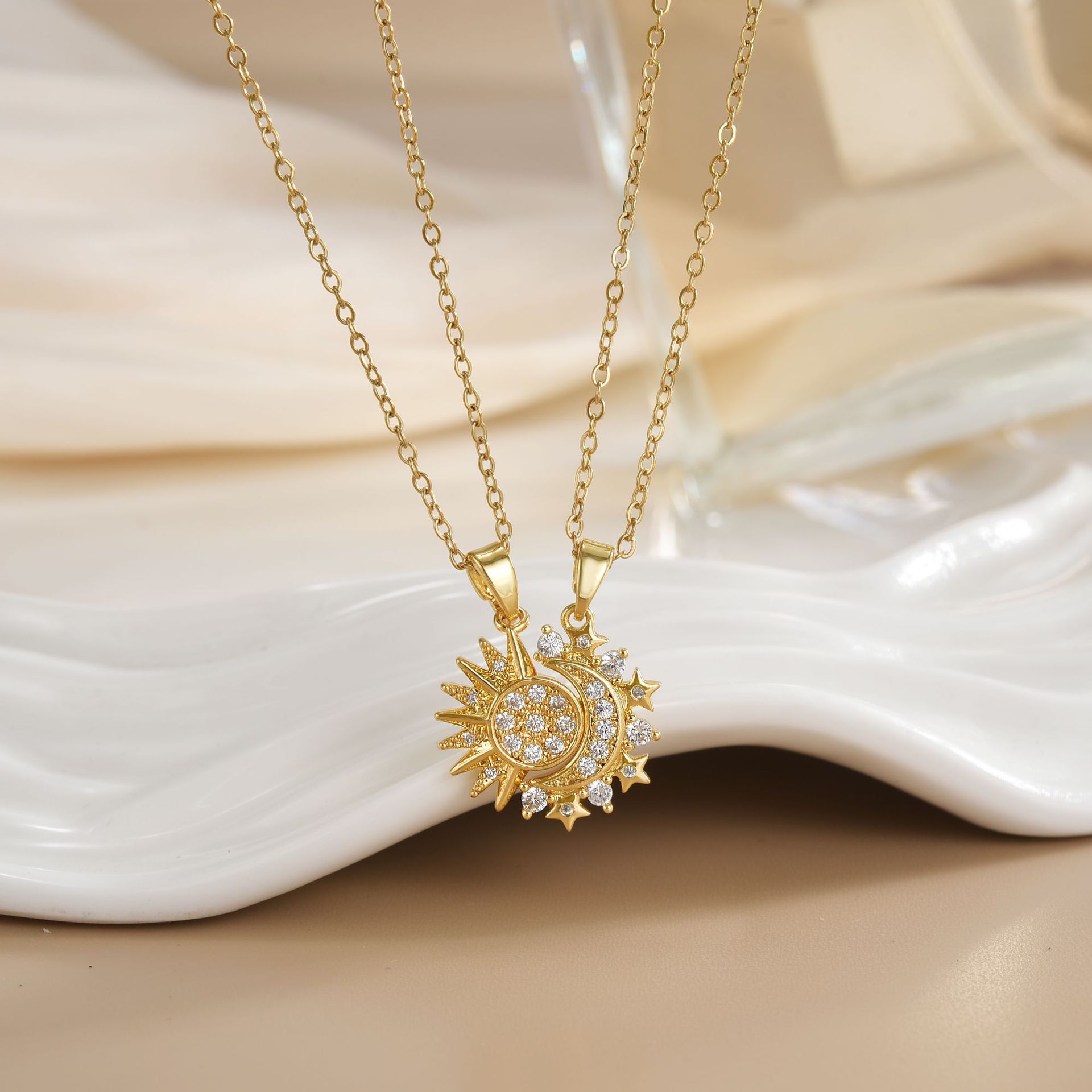 Collane magnetiche per coppie  - Magnetic Couple Matching Necklaces recensione e prezzo