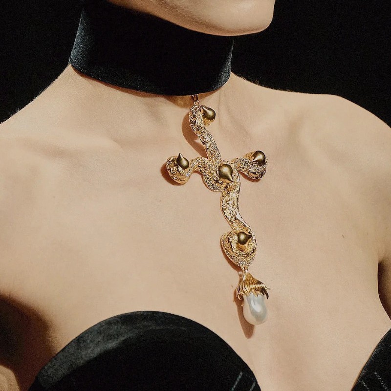 Collana con ciondolo croce di  - Pearl Choker Necklace Vintage recensione e prezzo