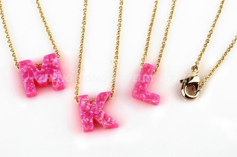 Collana con ciondolo con lette - Initial Letter Necklace 18K Gold recensione e prezzo