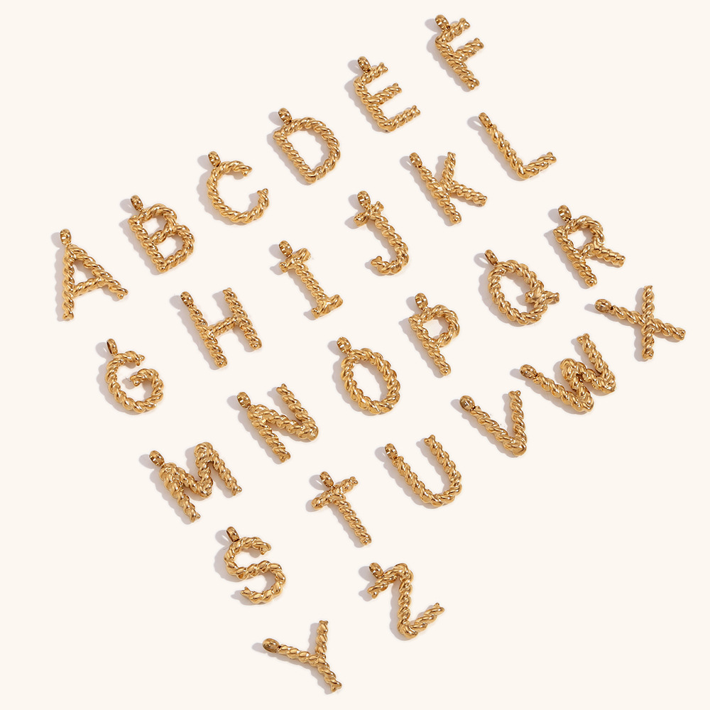 Collana con lettera 3D persona - Initial Letter Necklace 18K Gold recensione e prezzo