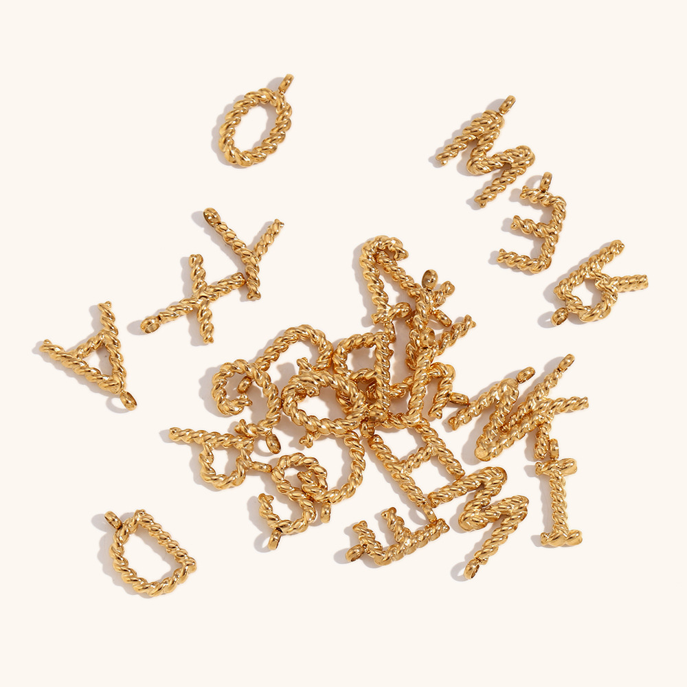 Collana con lettera 3D persona - Initial Letter Necklace 18K Gold recensione e prezzo