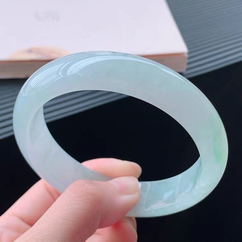 Bracciale in giadeite trasluci - Bracelets recensione e prezzo