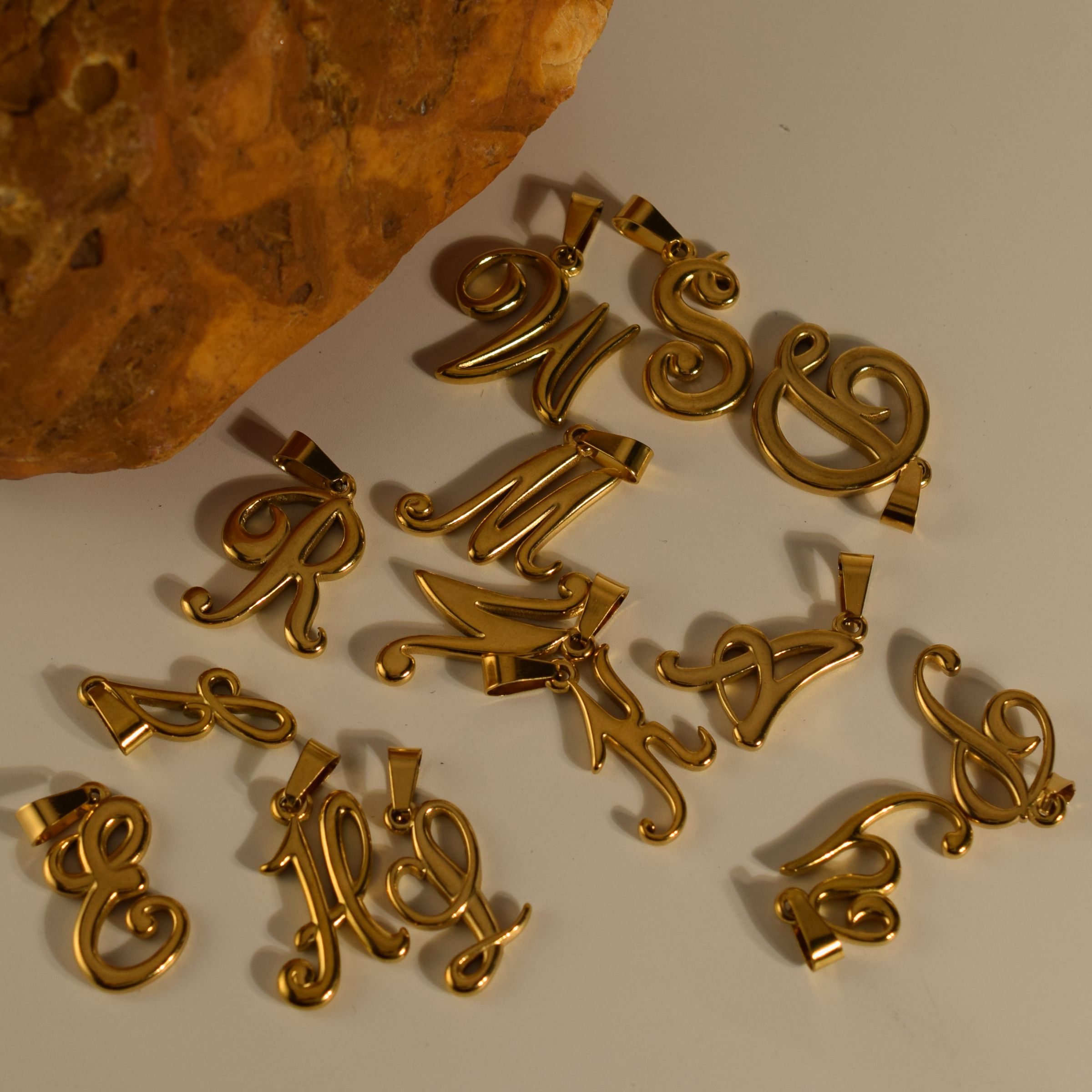 Collana con ciondolo iniziale  - Initial Letter Necklace 18K Gold recensione e prezzo