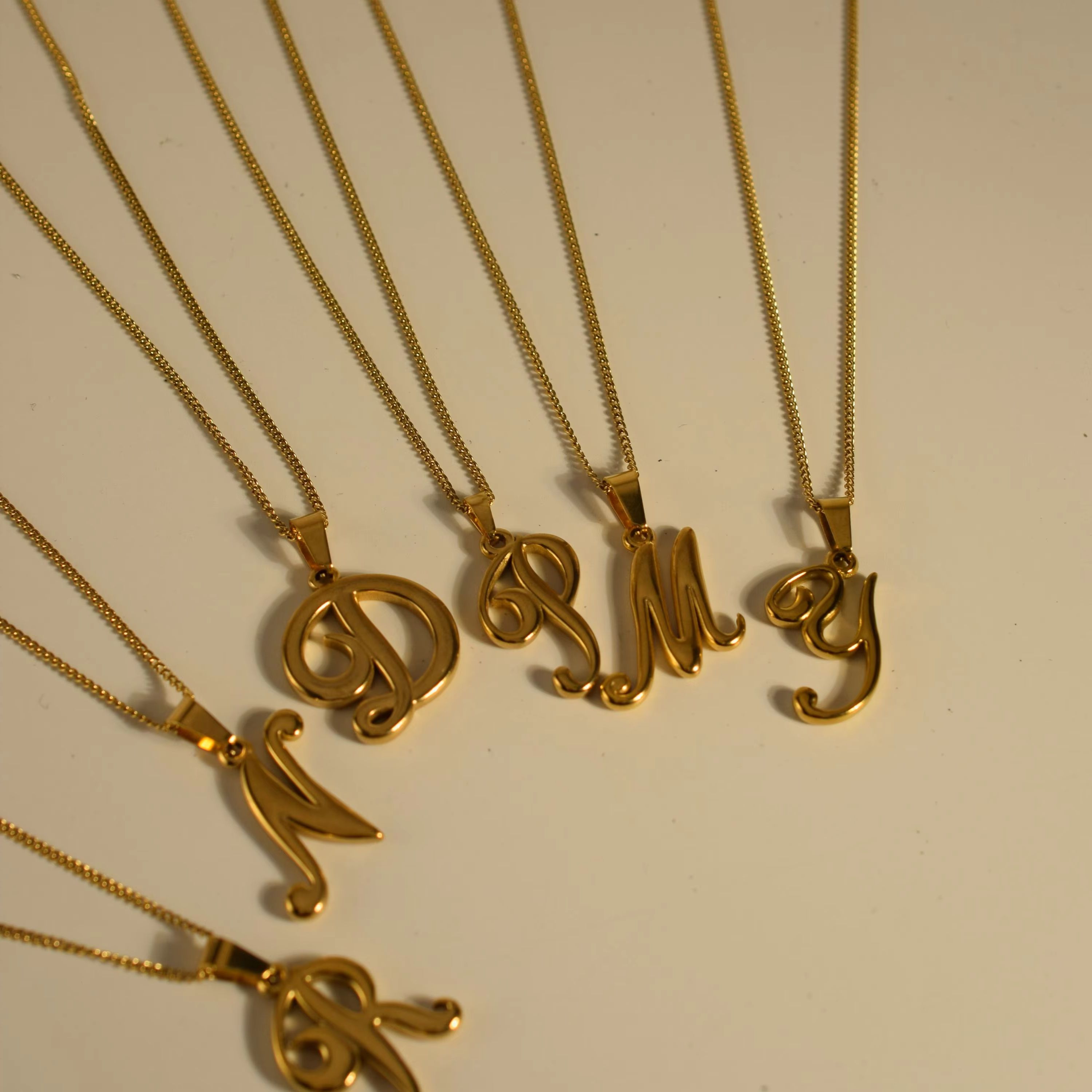 Collana con ciondolo iniziale  - Initial Letter Necklace 18K Gold recensione e prezzo